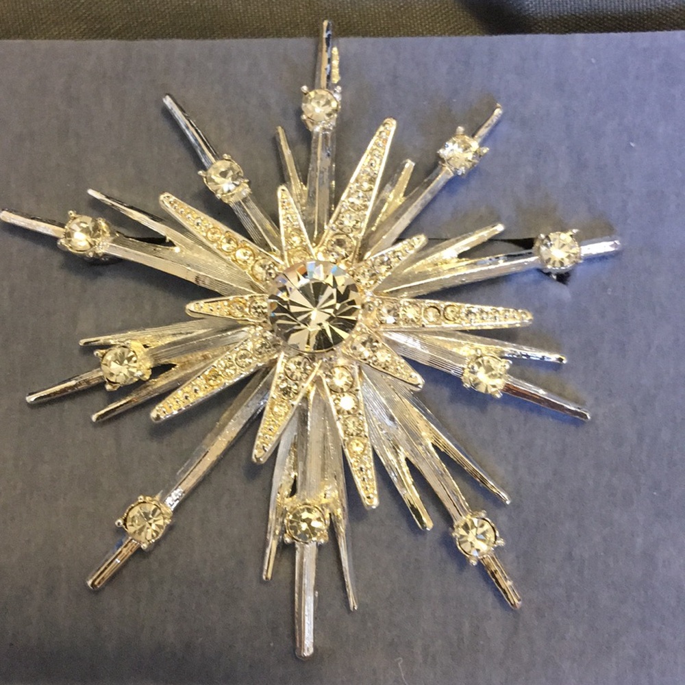 Avon shimmering Star brooch